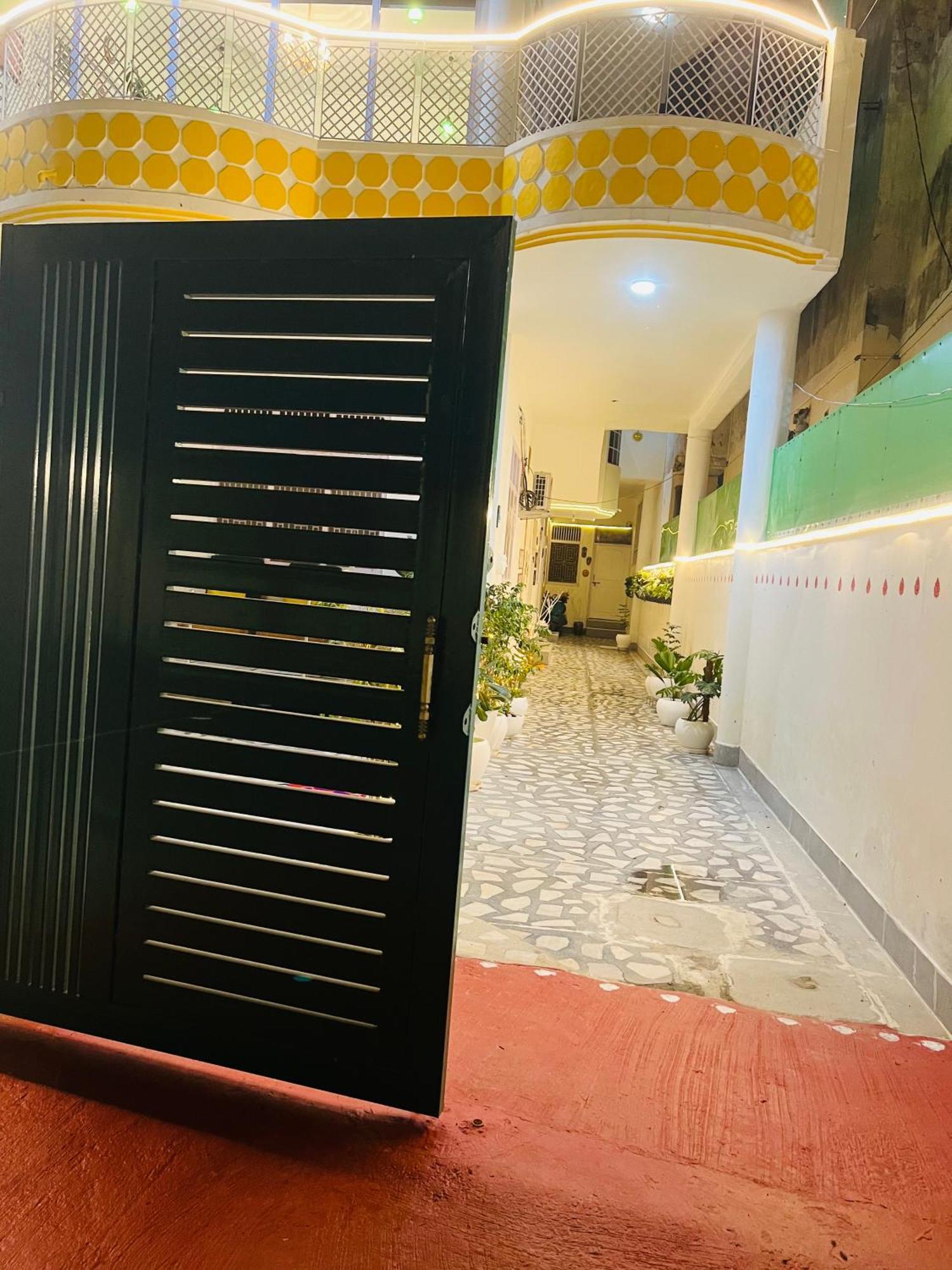 The Nandi International Boutique Homestay Varanasi Exterior photo